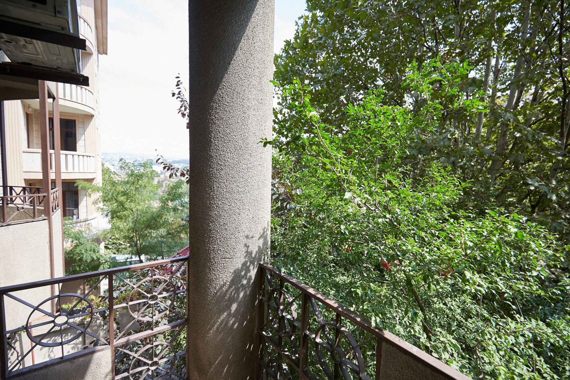 Iliani Hotel Tbilisi Buitenkant foto
