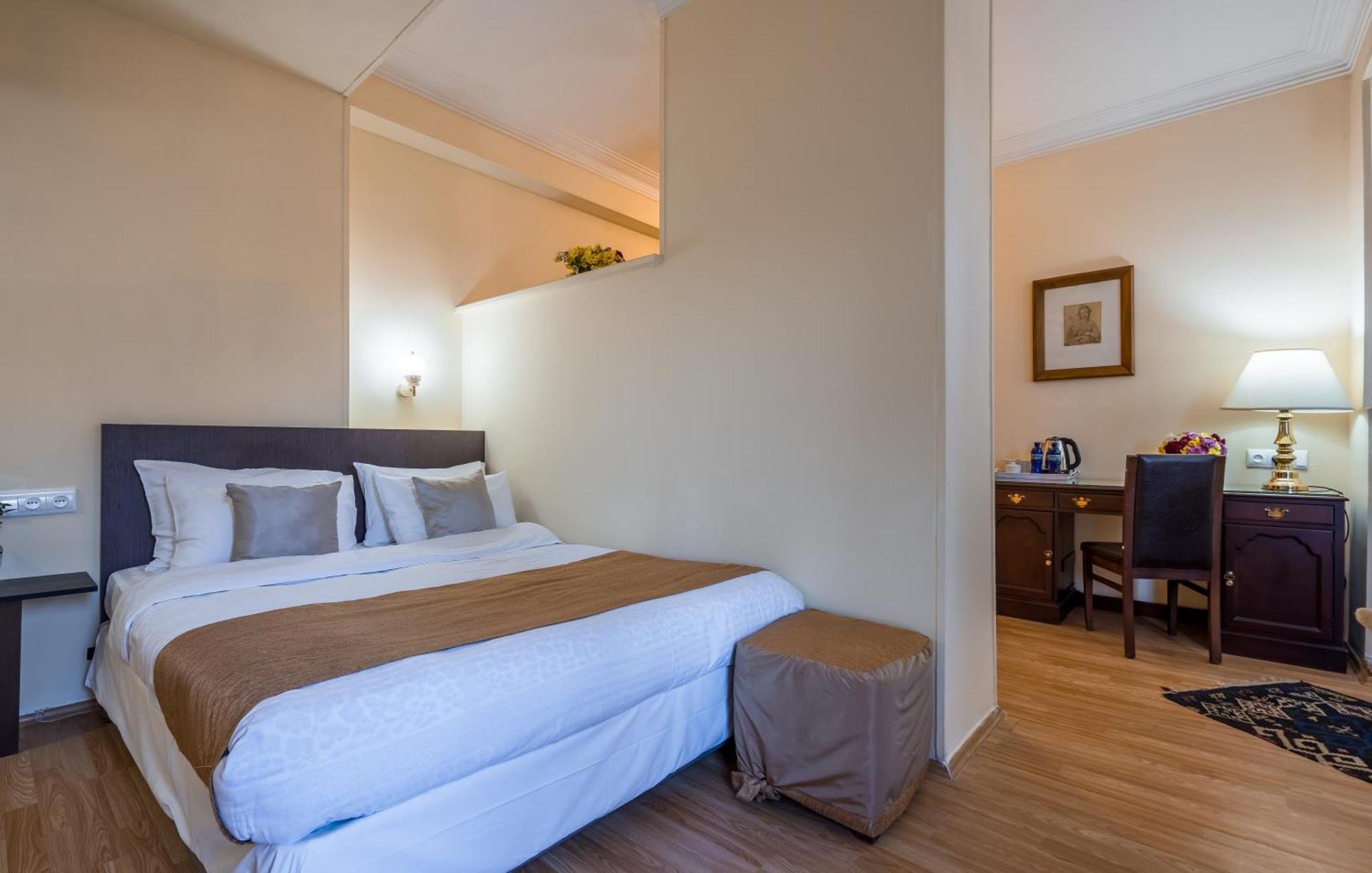 Iliani Hotel Tbilisi Buitenkant foto