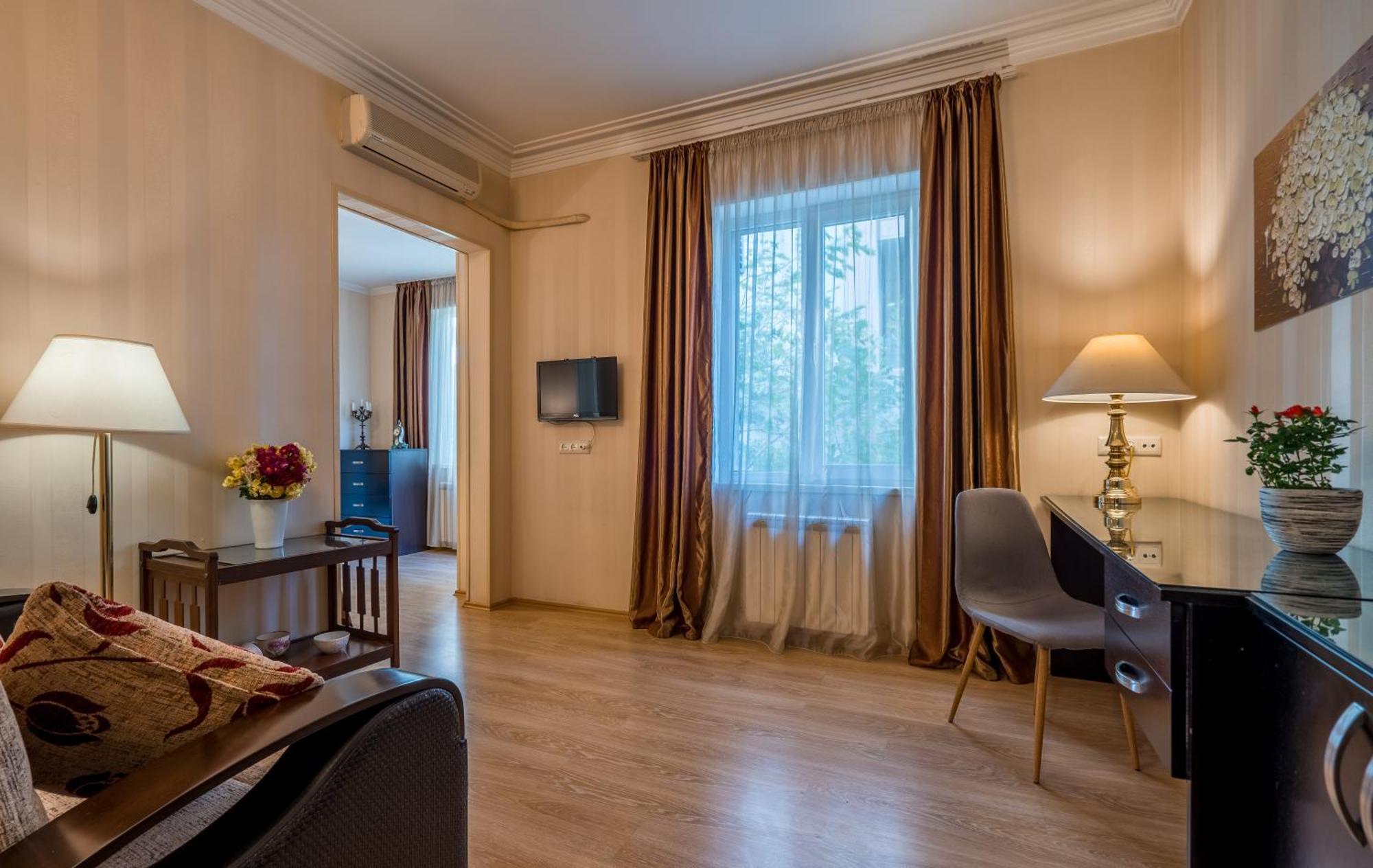 Iliani Hotel Tbilisi Buitenkant foto