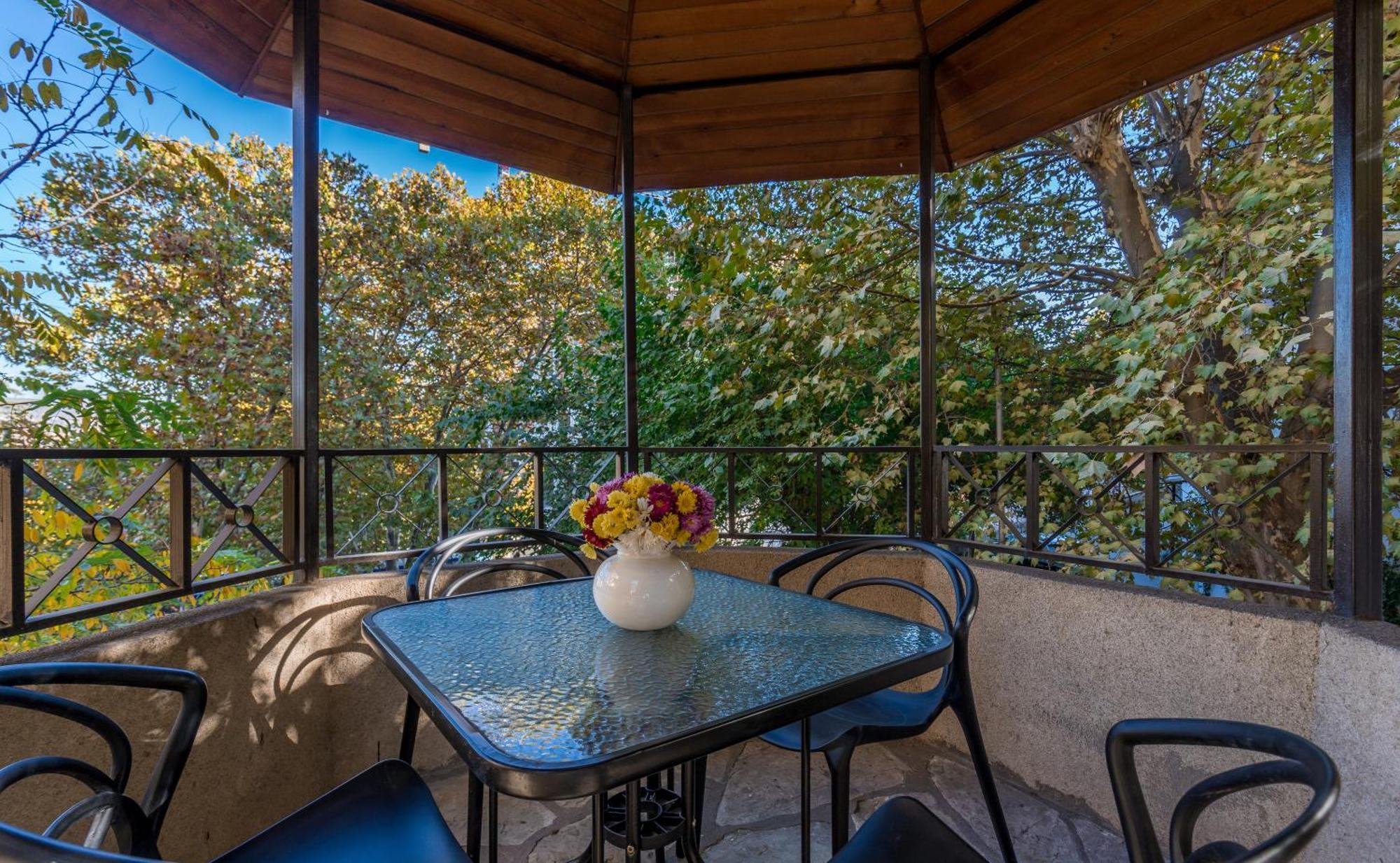 Iliani Hotel Tbilisi Buitenkant foto