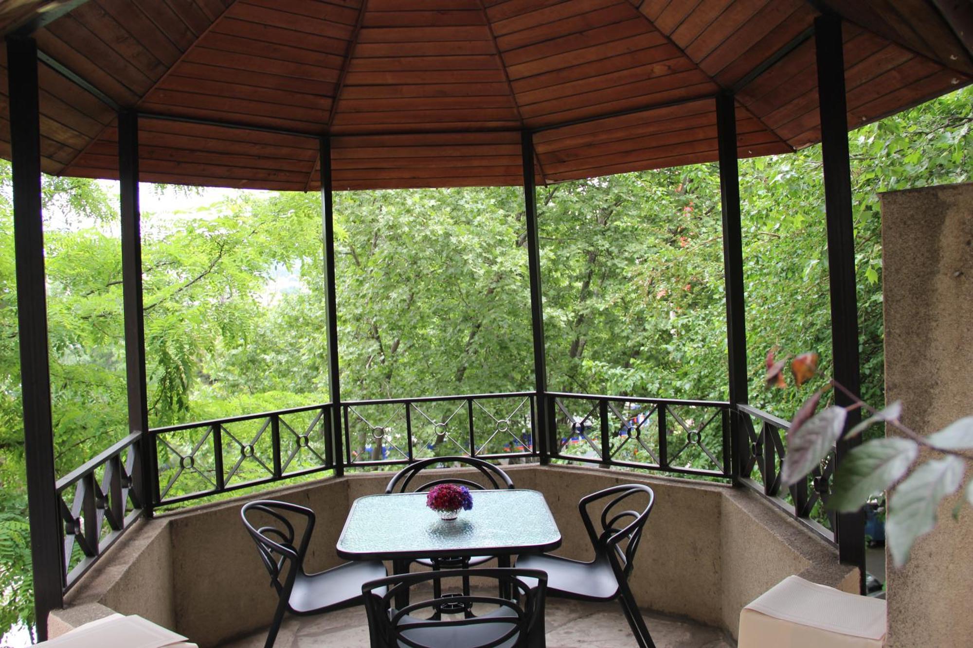 Iliani Hotel Tbilisi Buitenkant foto